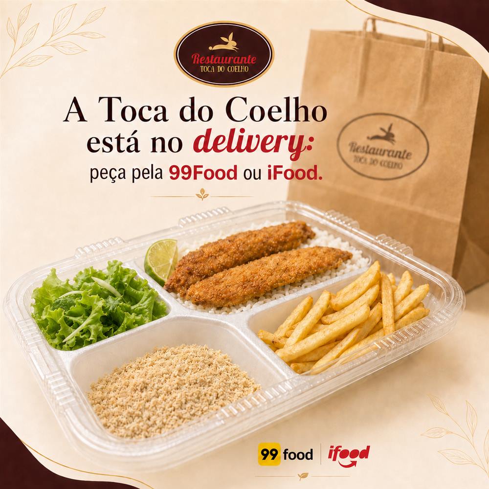 Marmita de delivery da Toca do Coelho com frango empanado, arroz, farofa, salada e batata frita ao lado de sacola kraft com o logo